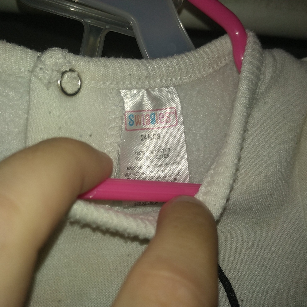 2 sweaters - Picture 5 of 12
